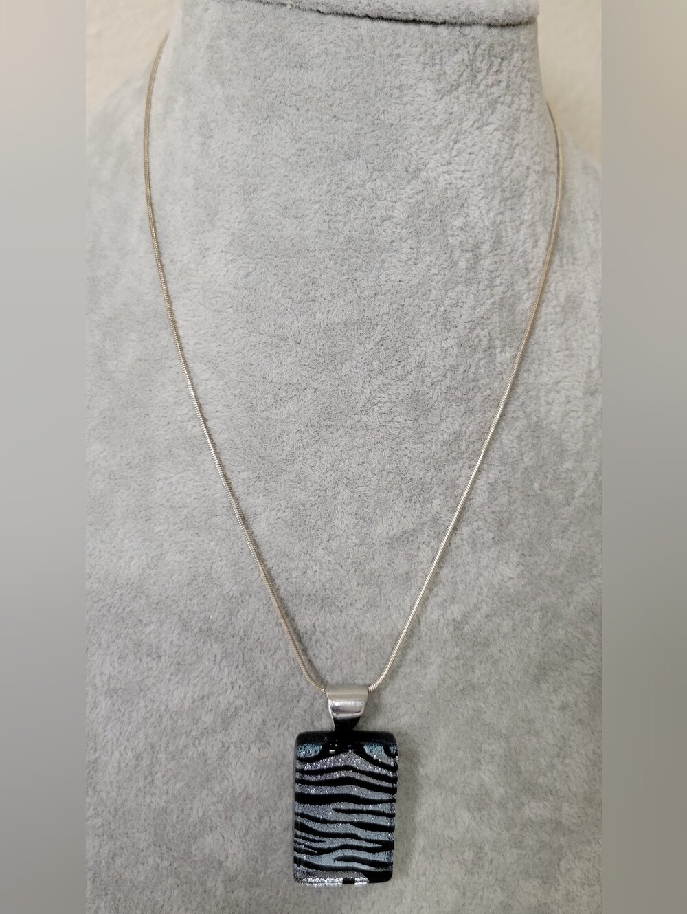 Signed SATORI Sterling Silver & Dichroic Fused Glass Zebra Pendant Necklace